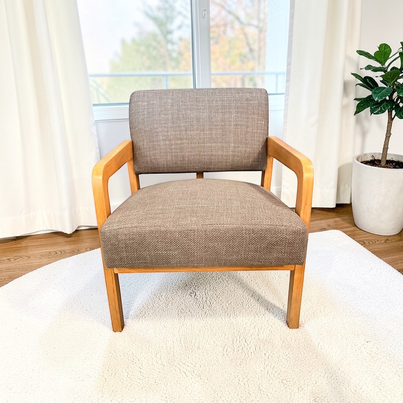 Butaca Zeus en madera maciza de haya tapizada en lino r&uacute;stico, MoOd DECO.